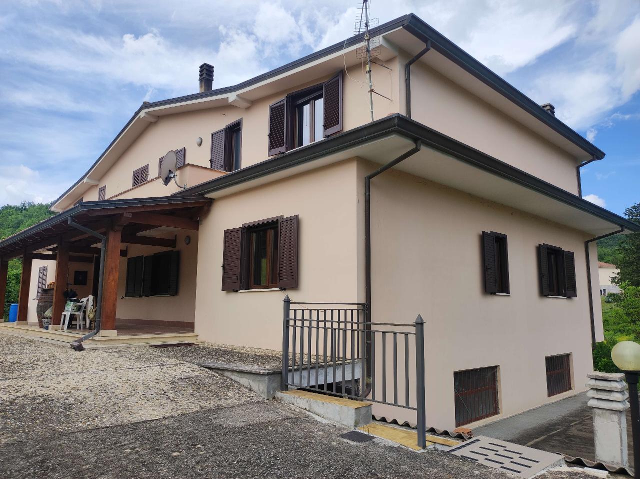Villa bifamiliare in vendita a Fontechiari