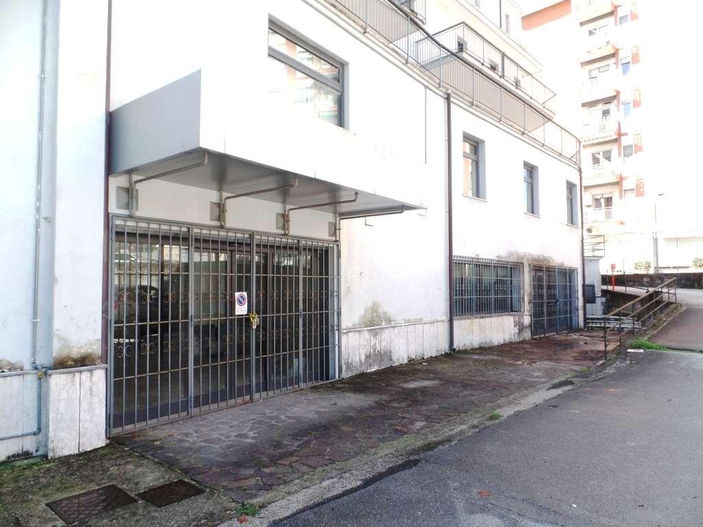 Magazzino in Viale Mazzini  80, Frosinone, {3} - Foto 1