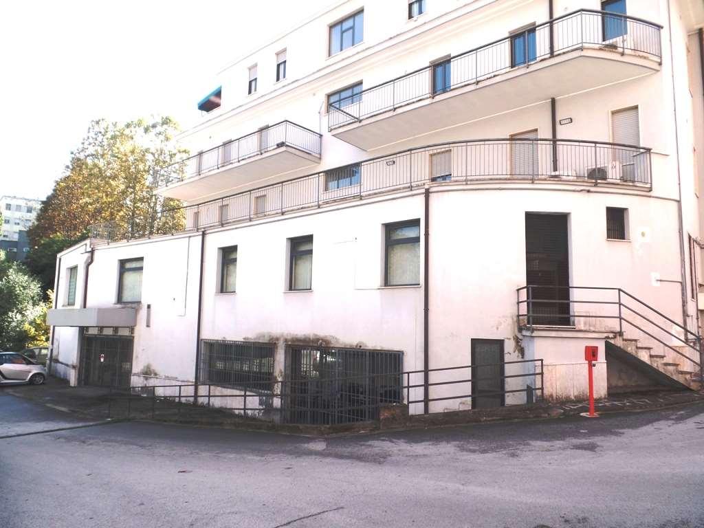 Magazzino in Viale Mazzini  80, Frosinone, {3} - Foto 2
