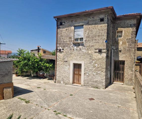 Detached house in Piazza Trieste, Sant'Agata de' Goti - Photo 1