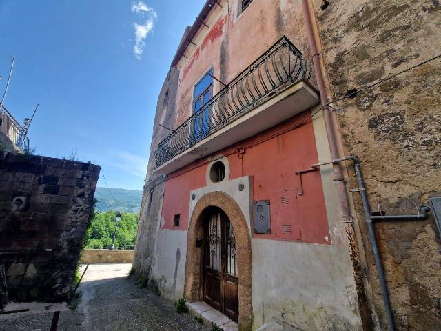 Detached house in Piazza Trieste, Sant'Agata de' Goti - Photo 1