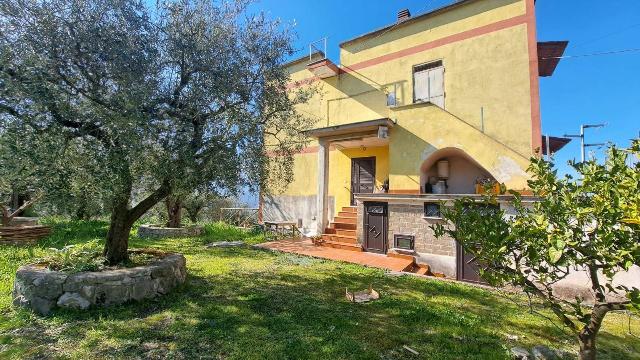 Detached house in Piazza Trieste, Sant'Agata de' Goti - Photo 1