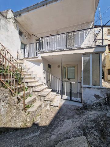 Detached house in Piazza Trieste, Sant'Agata de' Goti - Photo 1