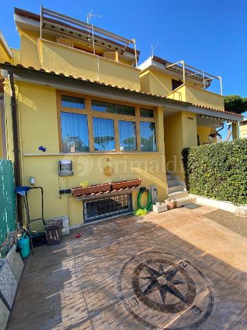 Villa a schiera in Via degli Olmi 21, Anzio - Foto 1