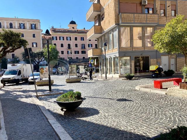 Geschäft in Largo Tarelli 14, Nettuno - Foto 1