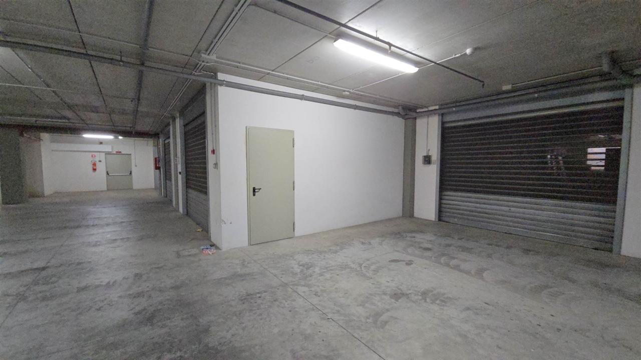 Magazzino in Viale Aldo Moro, Monopoli, {3} - Foto 1