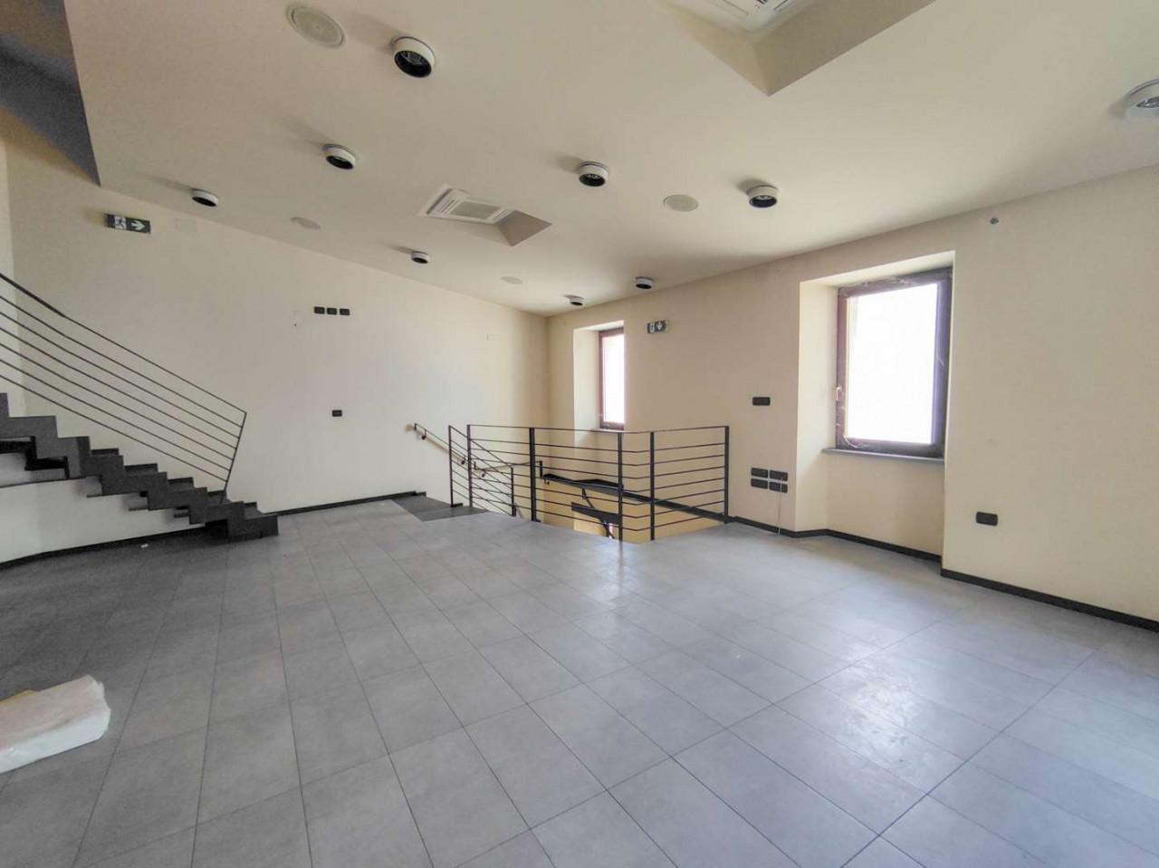 Negozio in Via Parco delle Rimembranze, Sant'Angelo In Vado, {3} - Foto 1
