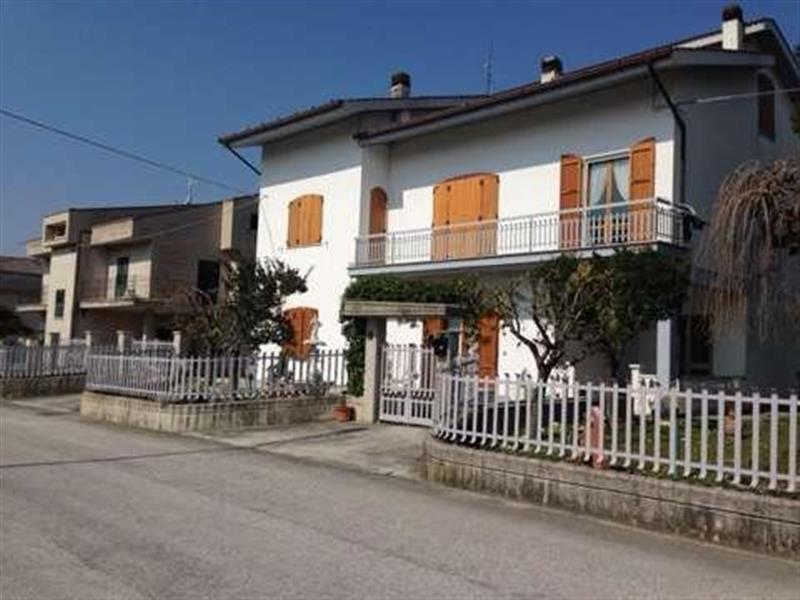 Casa indipendente in vendita a Monte Vidon Corrado