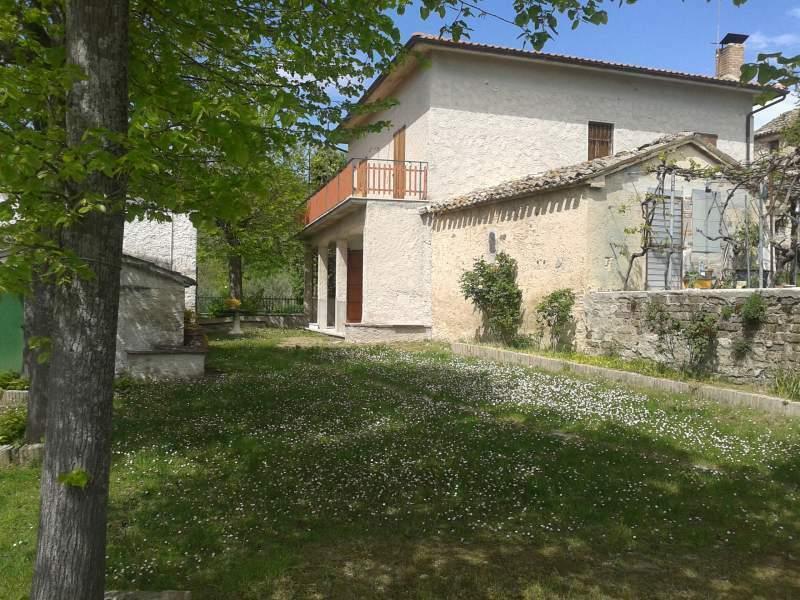 Villa in vendita a San Severino Marche