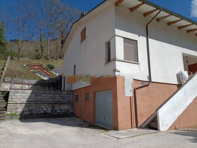 Villa in vendita a Serravalle Di Chienti