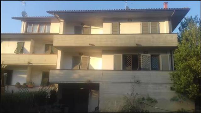 Terraced house in Ugo Foscolo, Poggio a Caiano - Photo 1