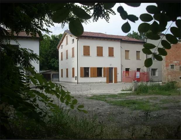 Mansion in Piazza G. Matteotti, Novi di Modena - Photo 1