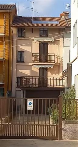 Casa indipendente in Via Cesare Battisti, Gazzaniga - Foto 1