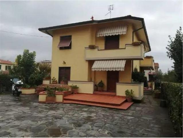 Apartament in Via Ricortola, Massa - Photo 1