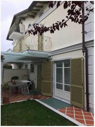 Terraced house in Via Canaletto, Massa - Photo 1