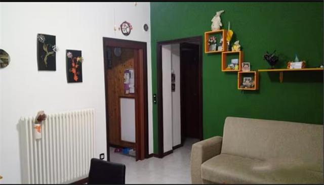 2-room flat in Monsignore Giovanni Longoni, Canzo - Photo 1