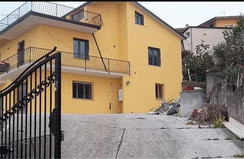 Villa in vendita a Fragneto Monforte