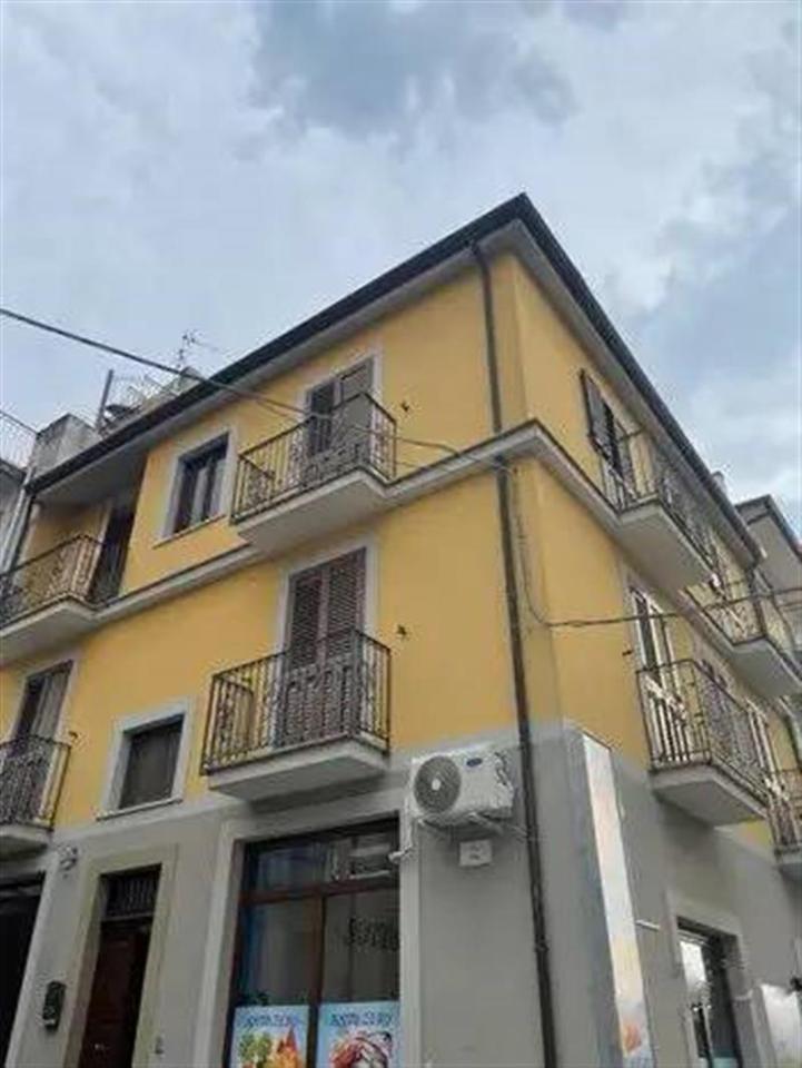 Palazzo in vendita a Castell'Umberto