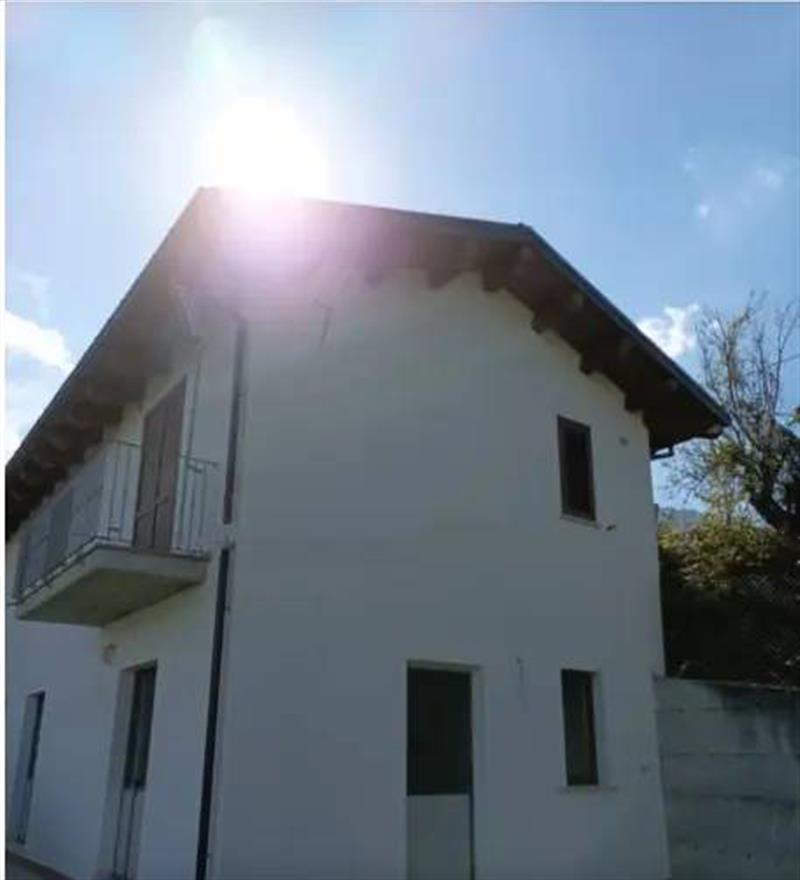 Casa indipendente in vendita a Isola Del Gran Sasso D'Italia