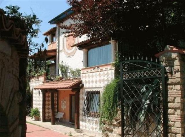 Mansion in Via dei Tirreni, Sutri - Photo 1