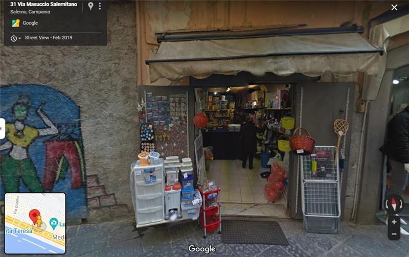 Locale commerciale in vendita a Salerno