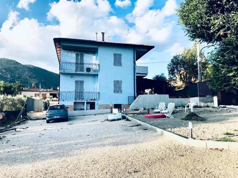 Casa indipendente in vendita a Terni