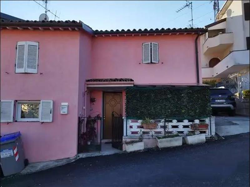 Casa indipendente in vendita a Foligno