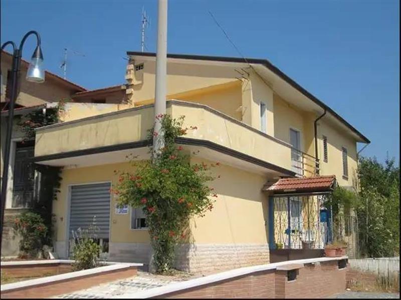 Casa indipendente in vendita a Sant'Angelo A Cupolo