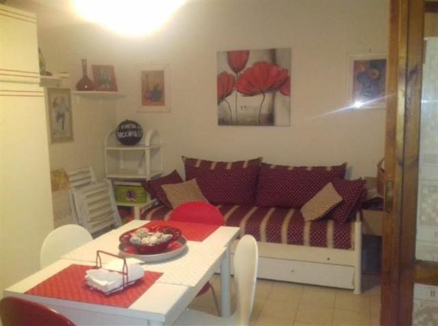 2-room flat in Via degli Oleandri, Falconara Albanese - Photo 1