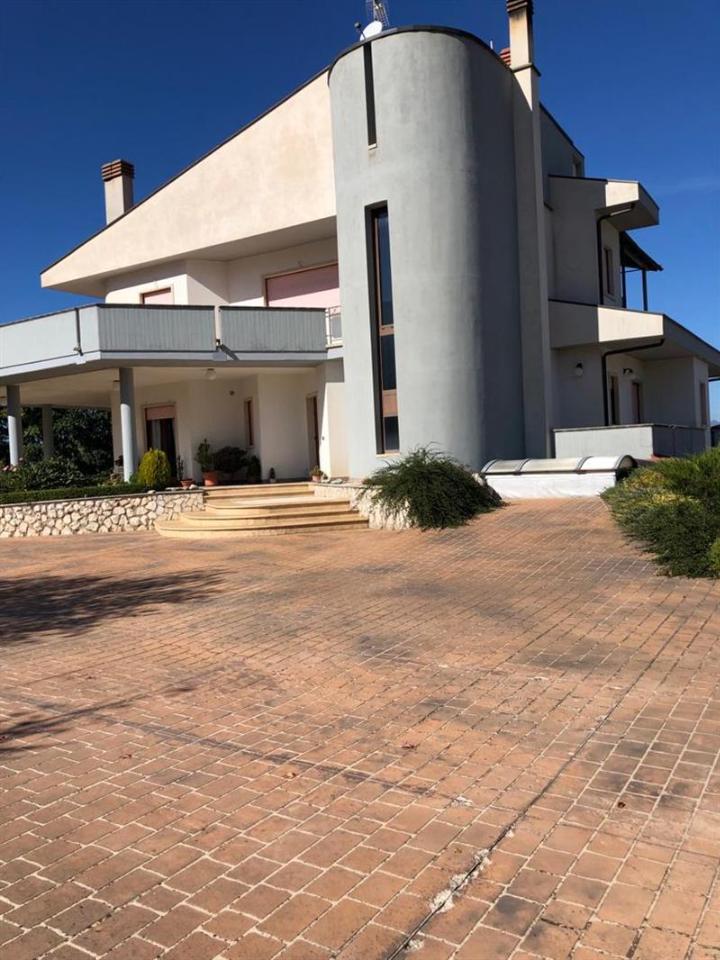 Villa in vendita a Introdacqua