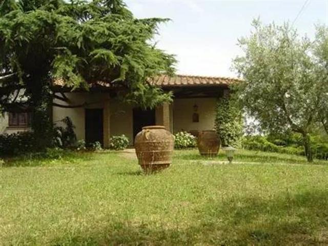 Mansion in Strada Statale Senese Aretina, Monte San Savino - Photo 1