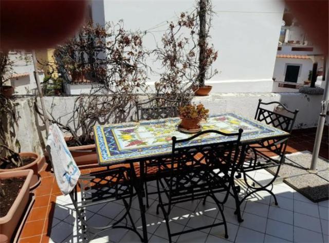 2-room flat in Via Roma, Ischia - Photo 1