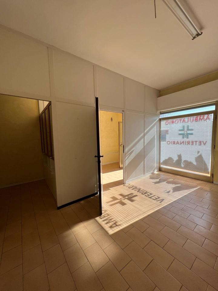 Esercizio commerciale in Via W. Von Broun, Montegiorgio, {3} - Foto 2