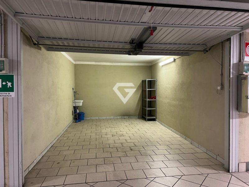 Parcheggio chiuso in Piazza Italia, Loano, {3} - Foto 1