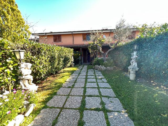 Terraced house in {3}, - Photo 1