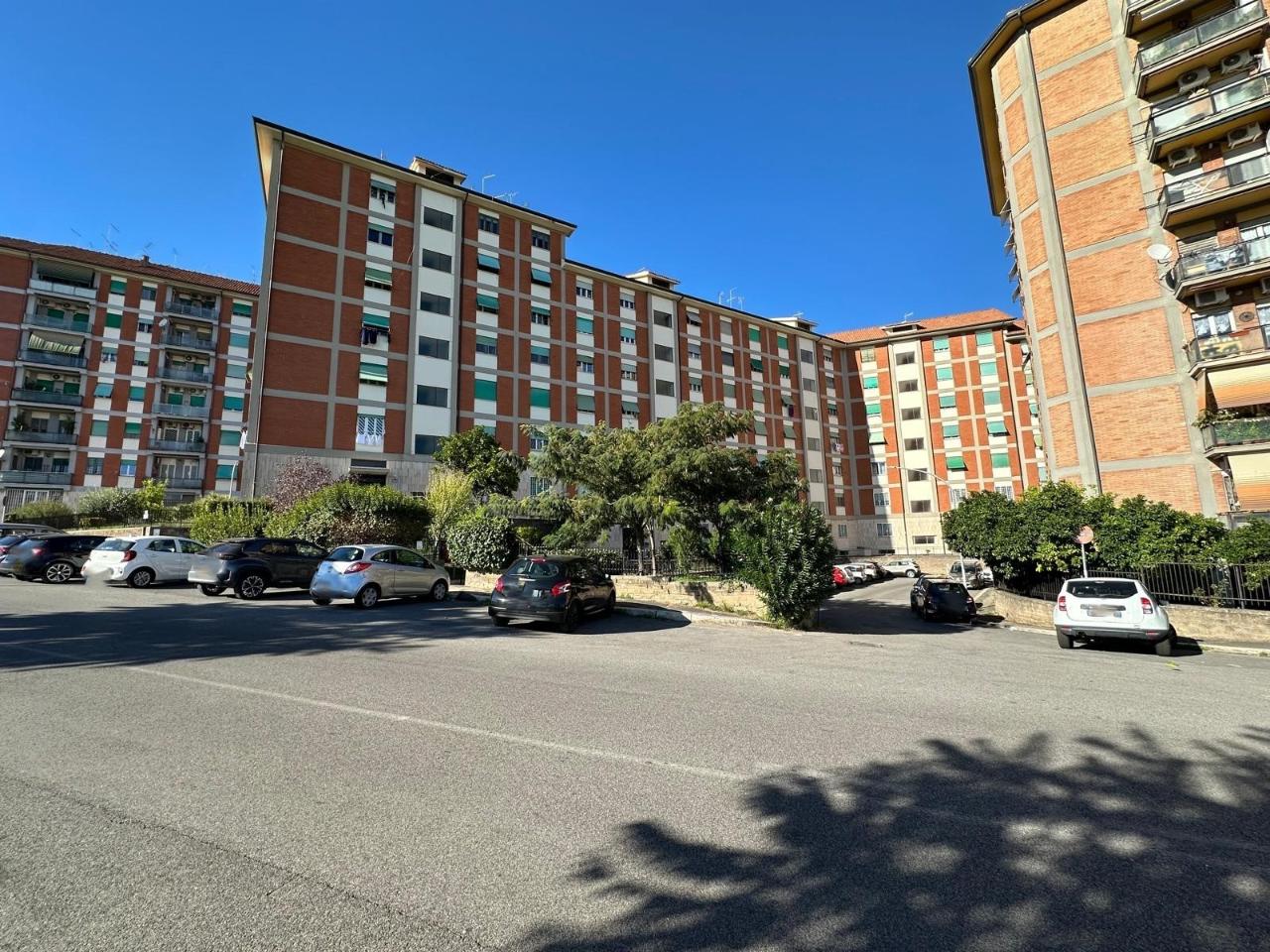 appartamento in vendita a Roma in zona Torre Spaccata