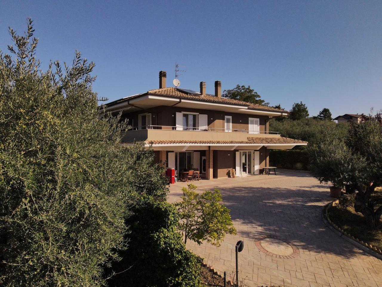 Villa in vendita a Loreto Aprutino