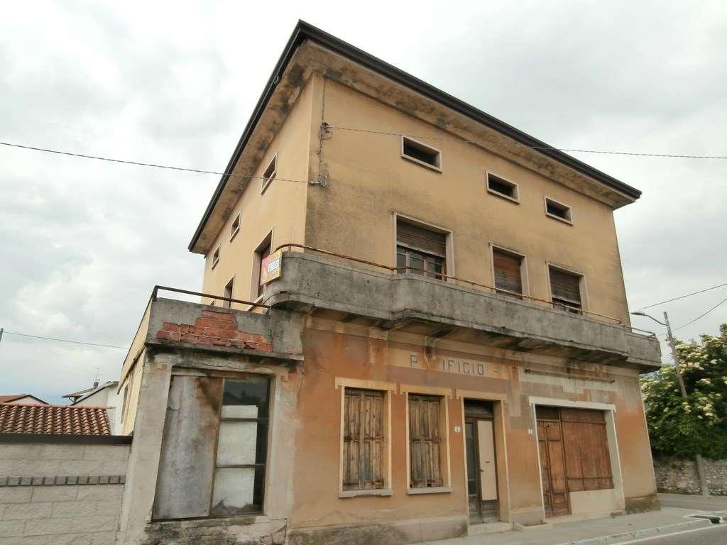 Villa in vendita a Aviano