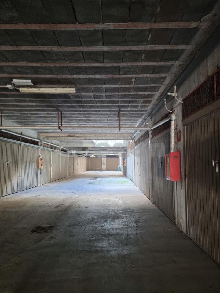 Parcheggio chiuso in Via Elia Rainusso 108, Modena - Foto 1