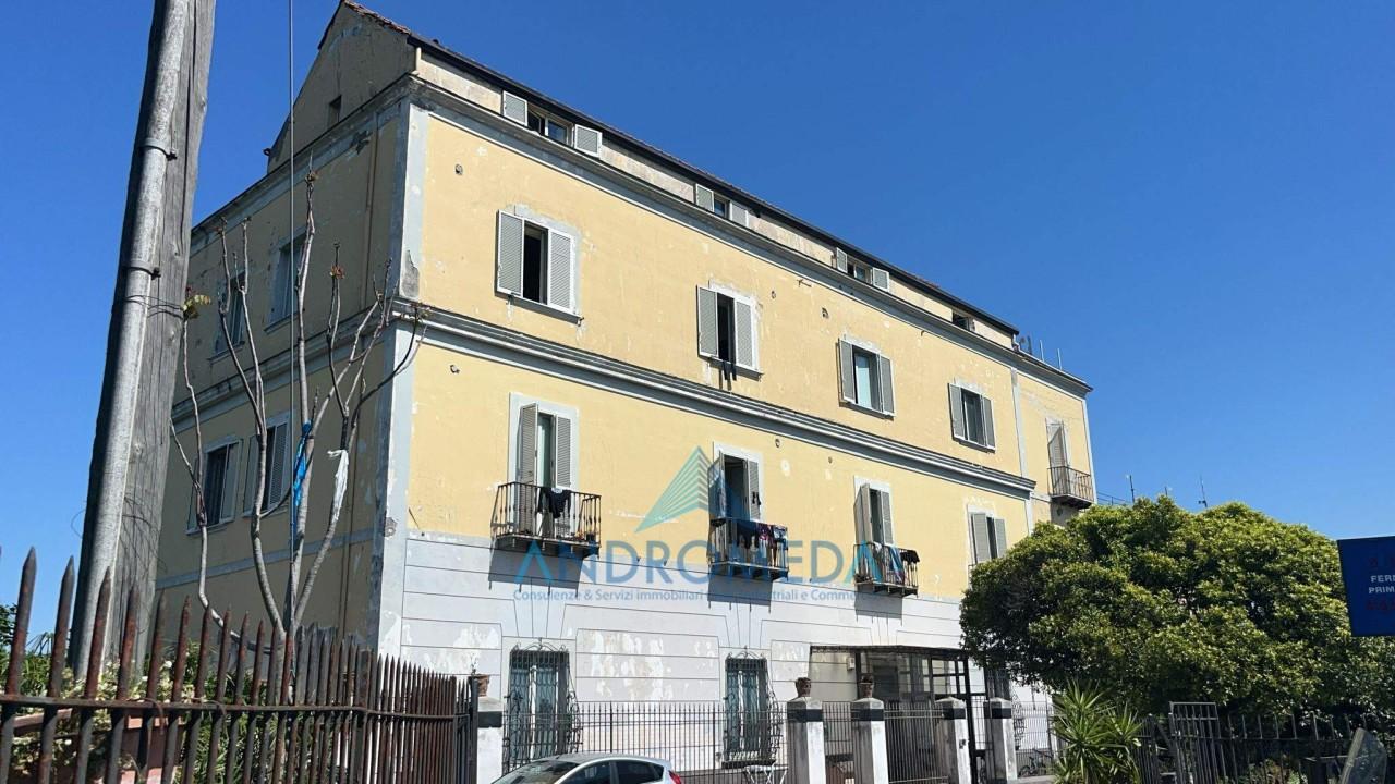 Palazzo in vendita a Napoli
