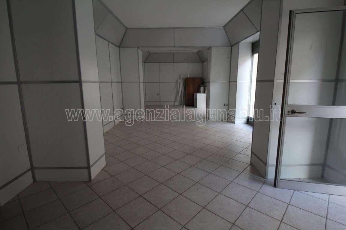 Negozio in Corso Giovanni Amendola, Marsala - Foto 1