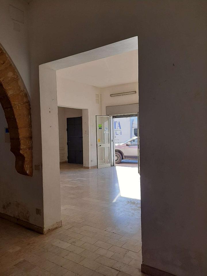 Negozio in Via Salemi, Marsala, {3} - Foto 1