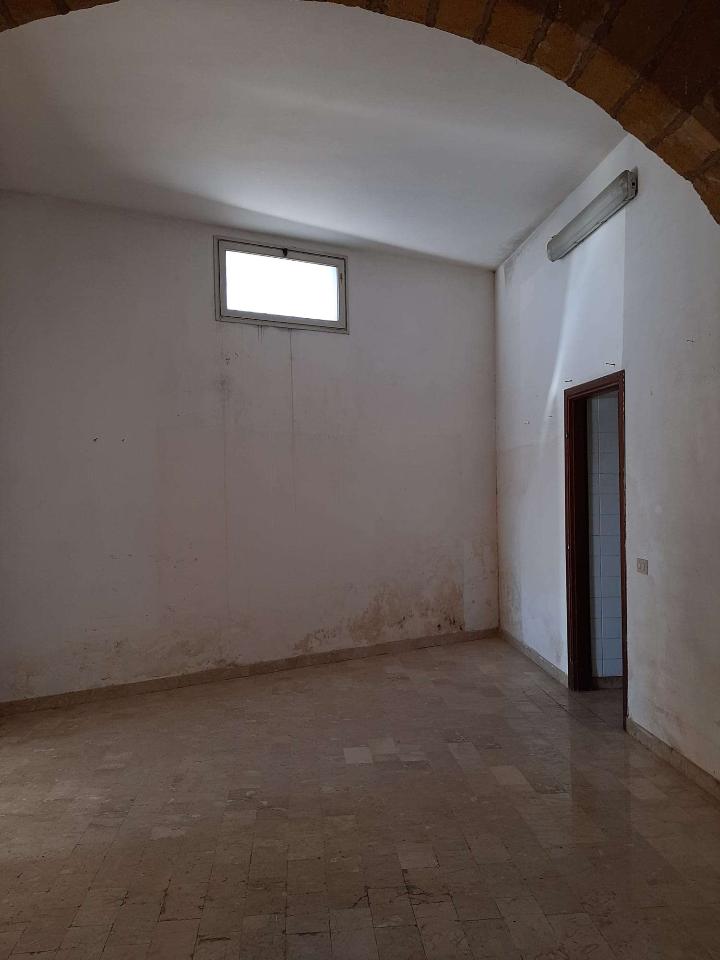 Negozio in Via Salemi, Marsala, {3} - Foto 2