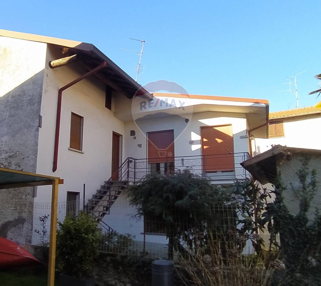 Casa indipendente in vendita a Varallo Pombia