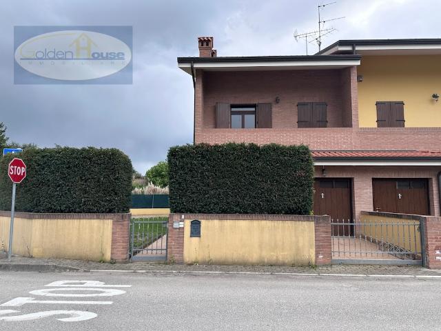 Terraced house in Via Livio Reschiglian 1, Argenta - Photo 1