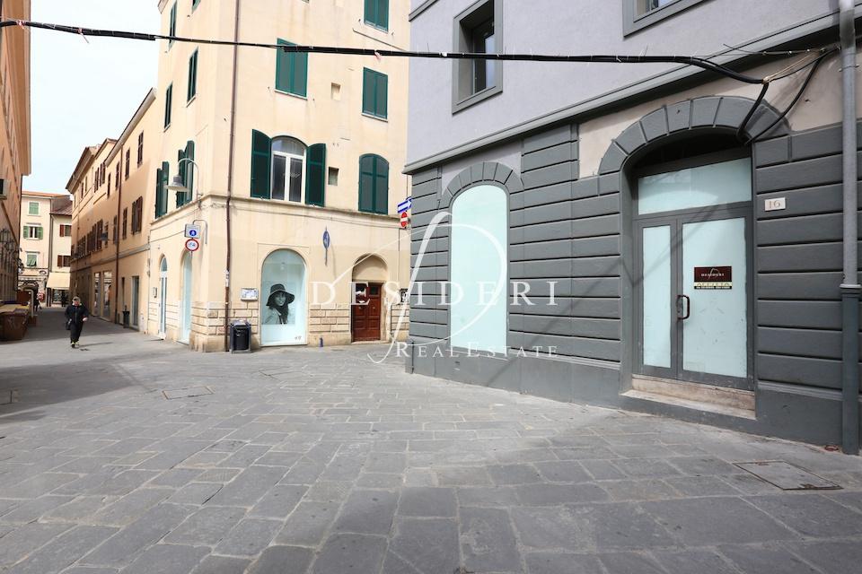 Palazzina commerciale in affitto a Grosseto