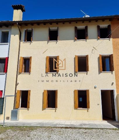 Terraced house in Via San Pio X, Cavaso del Tomba - Photo 1