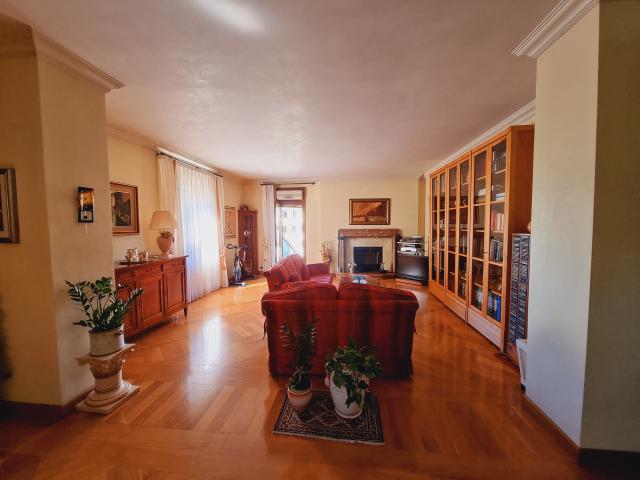 main gallery real estate image