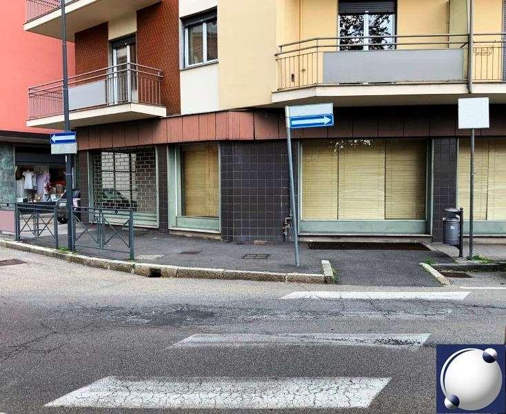 Negozio in Piazza Mattoetti, Erba, {3} - Foto 2