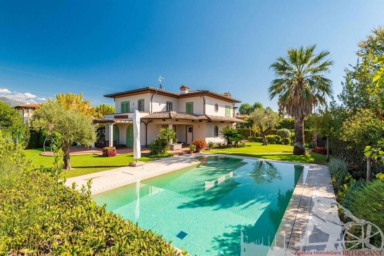 casa indipendente in vendita a Forte dei Marmi in zona Vittoria Apuana